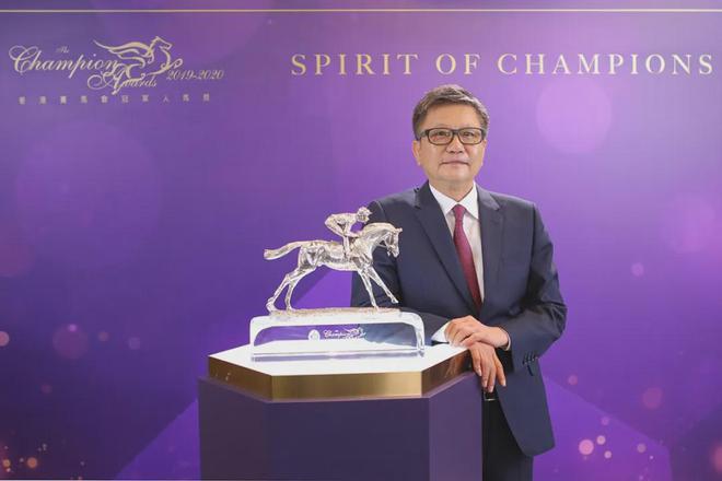 眼罩夺魁家族曾养香港马王j9国际站王经纬赛驹戴(图3)
