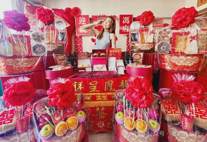神”将成婚纱相连换4套晚装大晒好身材九游会j9入口登录新版恭喜！“东张女