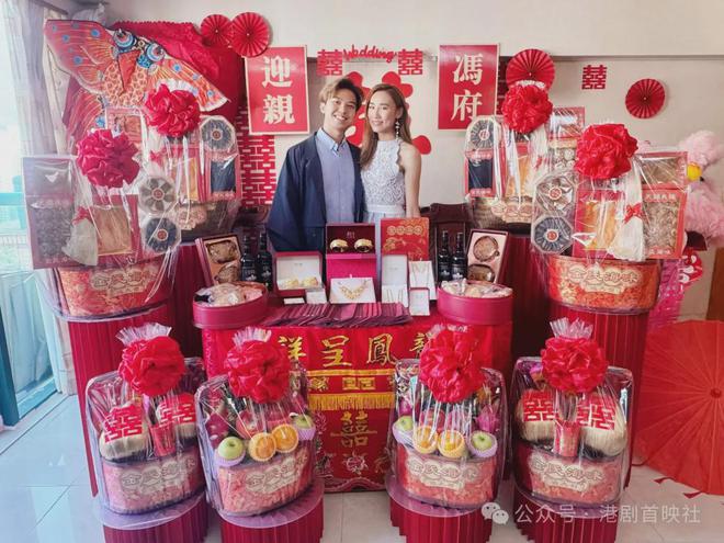 神”将成婚纱相连换4套晚装大晒好身材九游会j9入口登录新版恭喜！“东张女(图2)