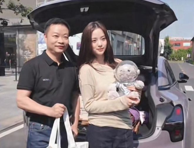 她看着何小鹏好有光这可把我急坏了九游会j9ag欧阳娜娜是我的